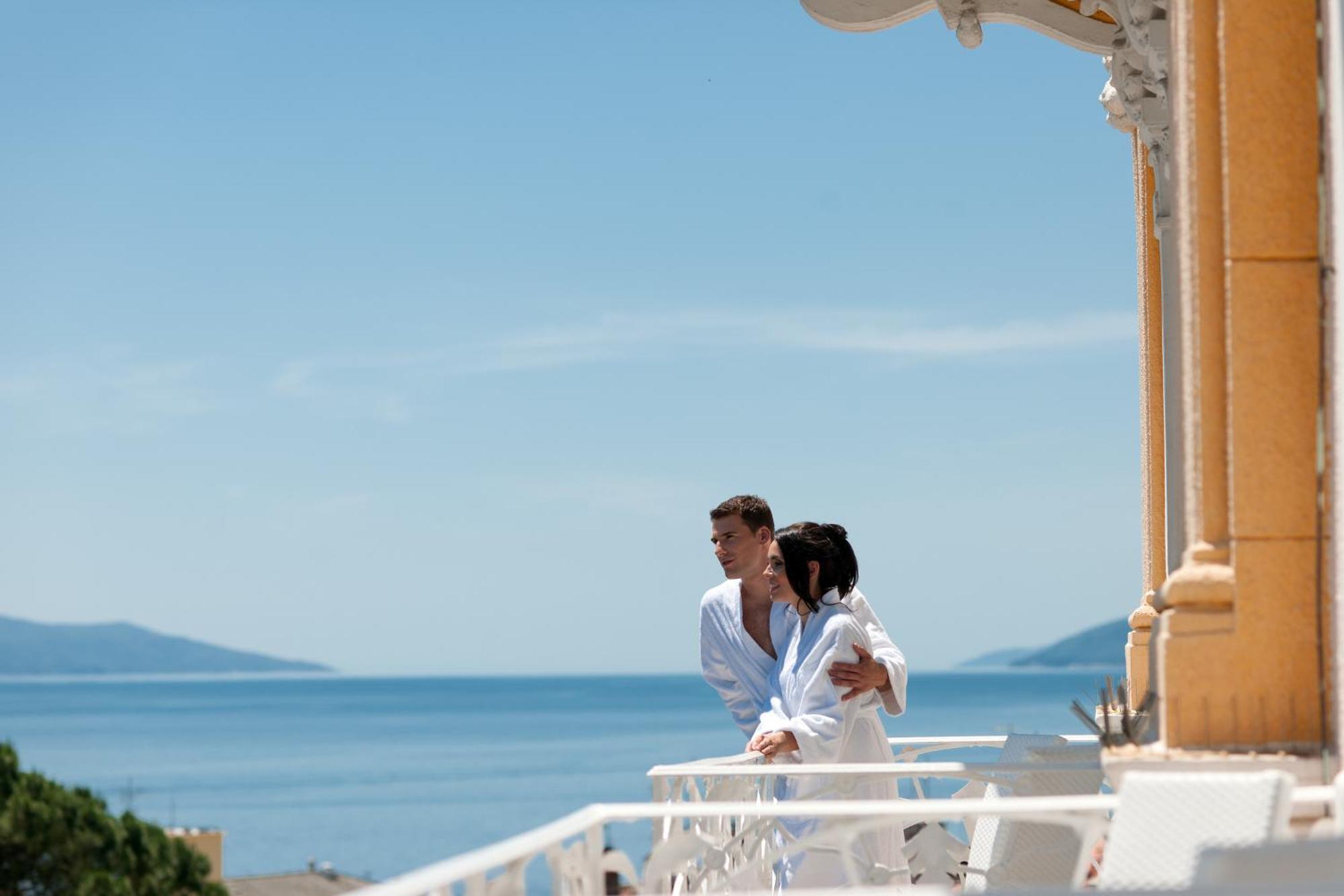Suite met Queensize Bed en Uitzicht op Zee